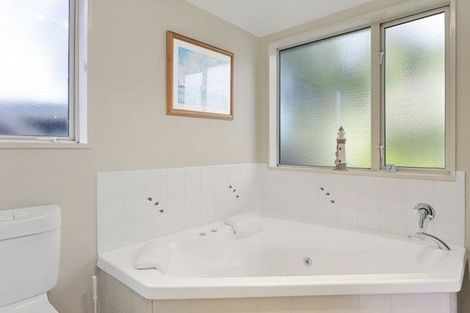 Photo of property in 4 Cobden Place, Woodend, 7610