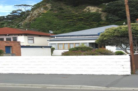 Photo of property in 83 Marine Parade, Seatoun, Wellington, 6022