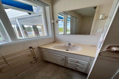 Photo of property in 1/520 Beach Road, Murrays Bay, Auckland, 0630