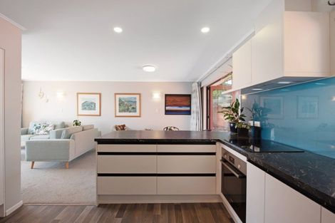 Photo of property in 2/33 Beach Road, Paekakariki, 5034