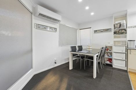 Photo of property in 15 Josie Lane, Manurewa, Auckland, 2102