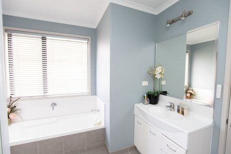 Photo of property in 42 Benner Drive, Ngatea, 3503