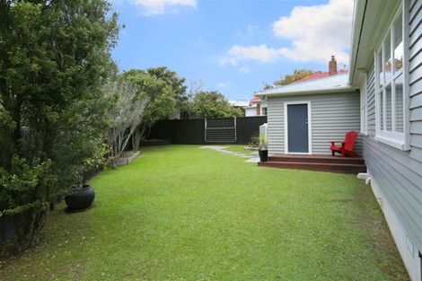 Photo of property in 27 Norcross Avenue, Henderson, Auckland, 0612