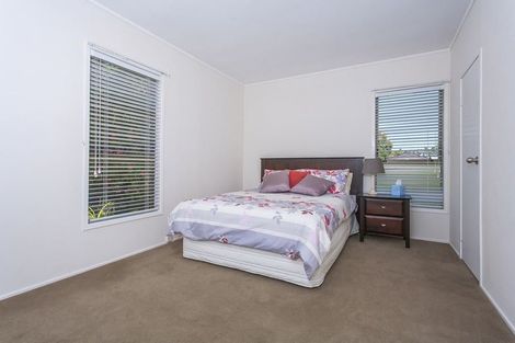 Photo of property in 2/12 Mistletoe Place, Browns Bay, Auckland, 0630