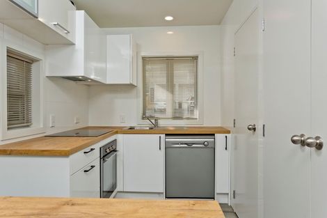 Photo of property in 5/4 John Jennings Drive, Oteha, Auckland, 0632