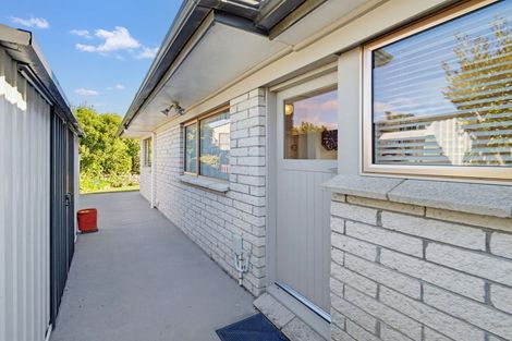 Photo of property in 2/18 Glengowan Place, Conifer Grove, Takanini, 2112