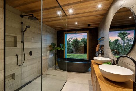 Photo of property in 124a Seaview Road, Piha, New Lynn, 0772