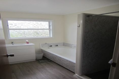 Photo of property in 2 Fyvie Avenue, Tawa, Wellington, 5028