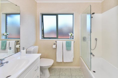 Photo of property in 33 Sandwick Drive, Weymouth, Auckland, 2103