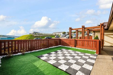 Photo of property in 16 Frances Brown Avenue, Aotea, Porirua, 5024