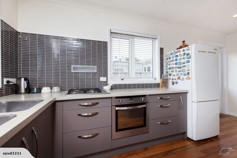 Photo of property in 17 York Crescent, Westown, New Plymouth, 4310