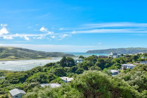 Photo of property in 10 Kahu Road, Paremata, Porirua, 5024