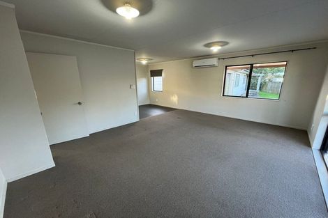 Photo of property in 9 Edgewater Drive, Pakuranga, Auckland, 2010