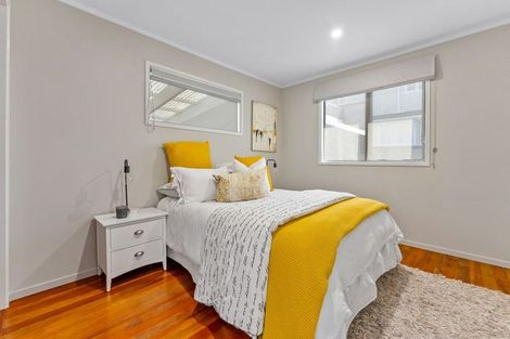 Photo of property in 9 Grainger Road, Te Atatu South, Auckland, 0610