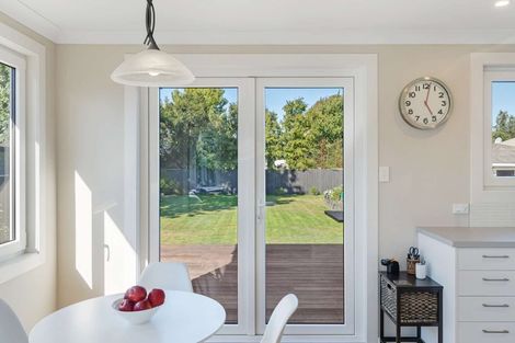 Photo of property in 16 Bateman Avenue, Bryndwr, Christchurch, 8053