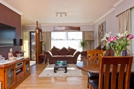 Photo of property in 2/103 Glenmore Road, Sunnyhills, Auckland, 2010