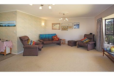 Photo of property in 8 Godwit Place, Waiuku, 2123