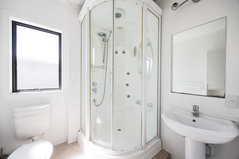 Photo of property in 25 Nui Mana Place, Te Atatu South, Auckland, 0610