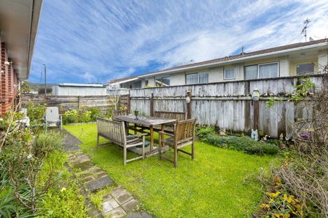 Photo of property in 2/15 Clouston Park Road, Ebdentown, Upper Hutt, 5018