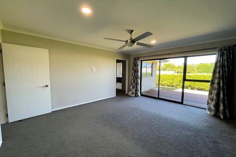 Photo of property in 6 Rayner Way, Glen Avon, New Plymouth, 4312