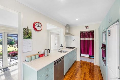 Photo of property in 99 Roberts Road, Matakatia, Whangaparaoa, 0930