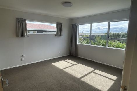 Photo of property in 65a Horokiwi Road West, Newlands, Wellington, 6037