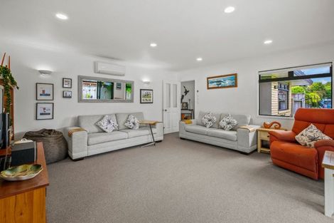 Photo of property in 4 Maple Crescent, Whalers Gate, New Plymouth, 4310