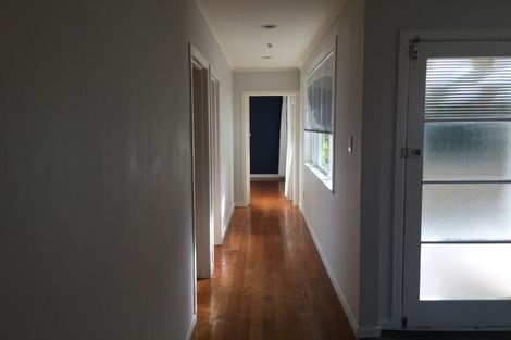 Photo of property in 37a Luckens Road, West Harbour, Auckland, 0618