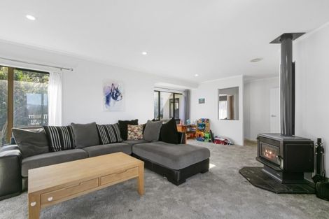 Photo of property in 35 Camellia Terrace, Maungaraki, Lower Hutt, 5010