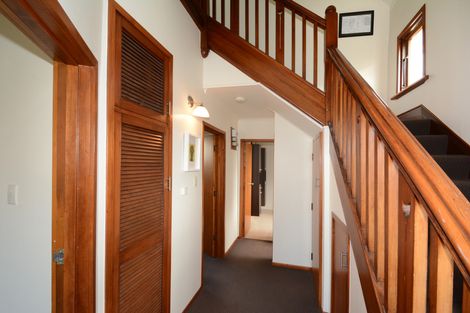 Photo of property in 120 Hargest Crescent, Saint Clair, Dunedin, 9012