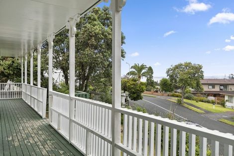 Photo of property in 1 Francis Curtis Avenue, Blockhouse Bay, Auckland, 0600