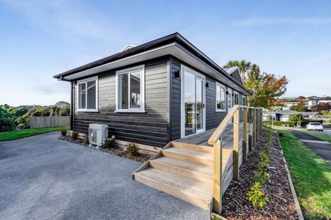 Photo of property in 20a Maple Crescent, Whalers Gate, New Plymouth, 4310