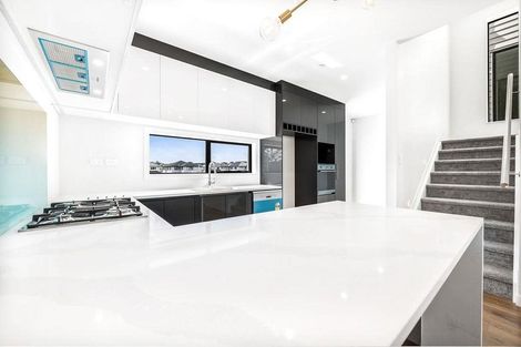 Photo of property in 16 Laquinta Place, Flat Bush, Auckland, 2019