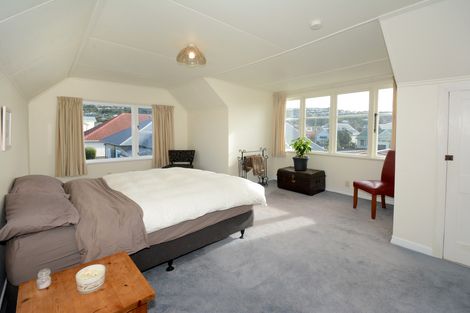 Photo of property in 120 Hargest Crescent, Saint Clair, Dunedin, 9012