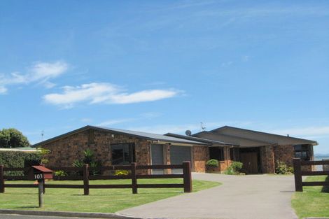 Photo of property in 103 Torkar Road, Clarks Beach, 2122