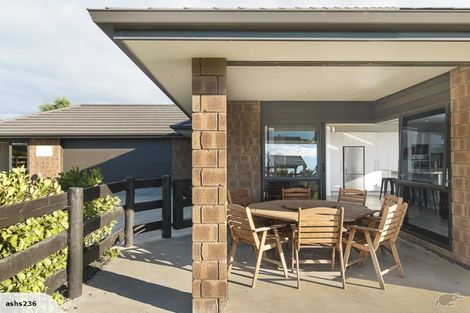 Photo of property in 4 Armstrong Way, Waiuku, 2123