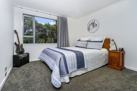 Photo of property in 1007 Beach Road, Torbay, Auckland, 0630
