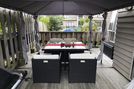 Photo of property in 24 Midhurst Avenue, Henderson, Auckland, 0612