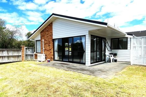 Photo of property in 1/15 Kurnell Drive, Botany Downs, Auckland, 2010