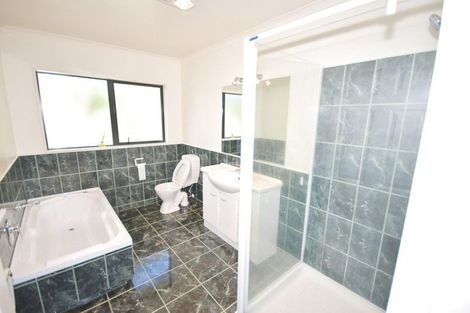 Photo of property in 2/16 Roberts Road, Glenfield, Auckland, 0629