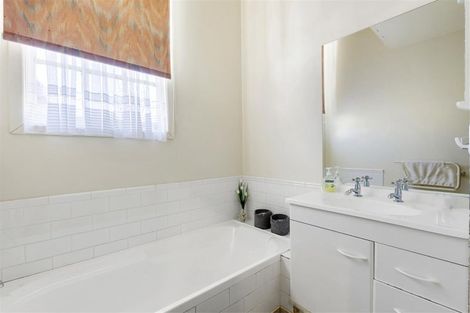 Photo of property in 25 Montilla Place, Manurewa, Auckland, 2102