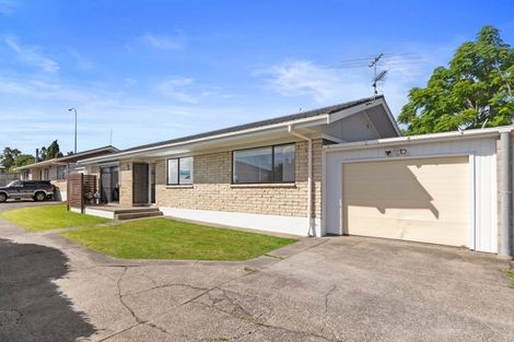 Photo of property in 2/237 Edmonton Road, Te Atatu South, Auckland, 0610