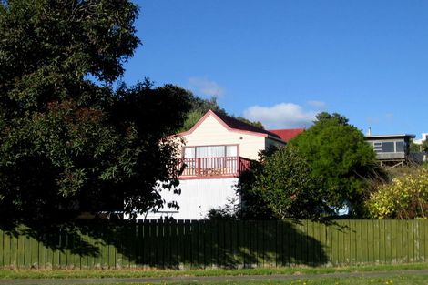 Photo of property in 11 Hicks Crescent, Waikanae Beach, Waikanae, 5036