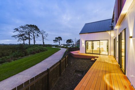 Photo of property in 28 Catalina Avenue, Rosehill, Papakura, 2113