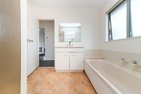 Photo of property in 42 Dalfield Place, Highbury, Palmerston North, 4412