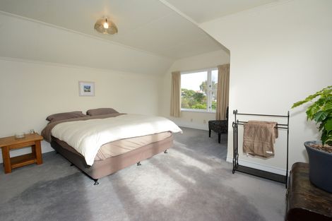 Photo of property in 120 Hargest Crescent, Saint Clair, Dunedin, 9012