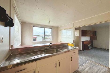 Photo of property in 14 Huatoki Street, Vogeltown, New Plymouth, 4310