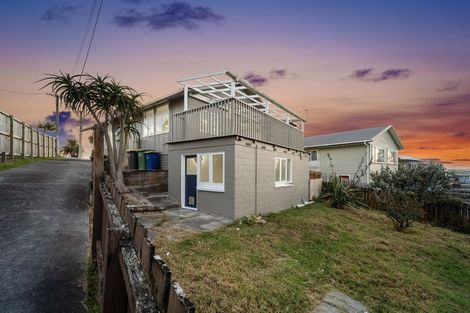 Photo of property in 1/120 Sunnyside Road, Sunnyvale, Auckland, 0612
