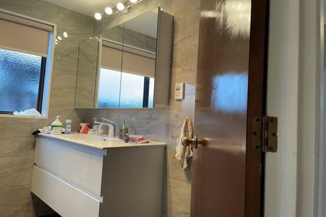 Photo of property in 5 Kookaburra Place, Botany Downs, Auckland, 2010