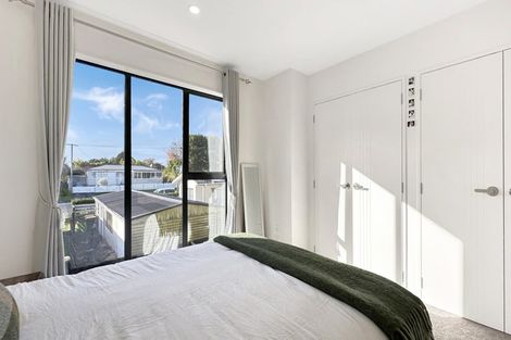 Photo of property in 4/17 Rewarewa Road, Te Atatu Peninsula, Auckland, 0610